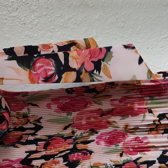 DKNY Pleated Neck Tie Top - Picture 5 of 6